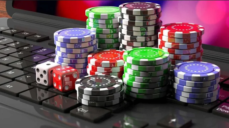 How do casinos detect unusual or fraudulent betting patterns?